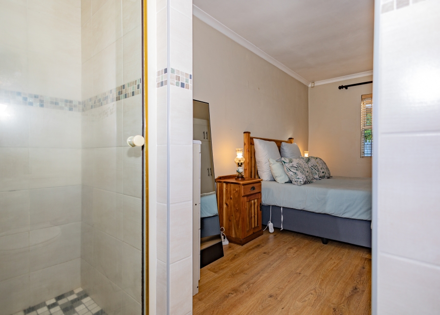 2 Bedroom Property for Sale in Oakglen Western Cape